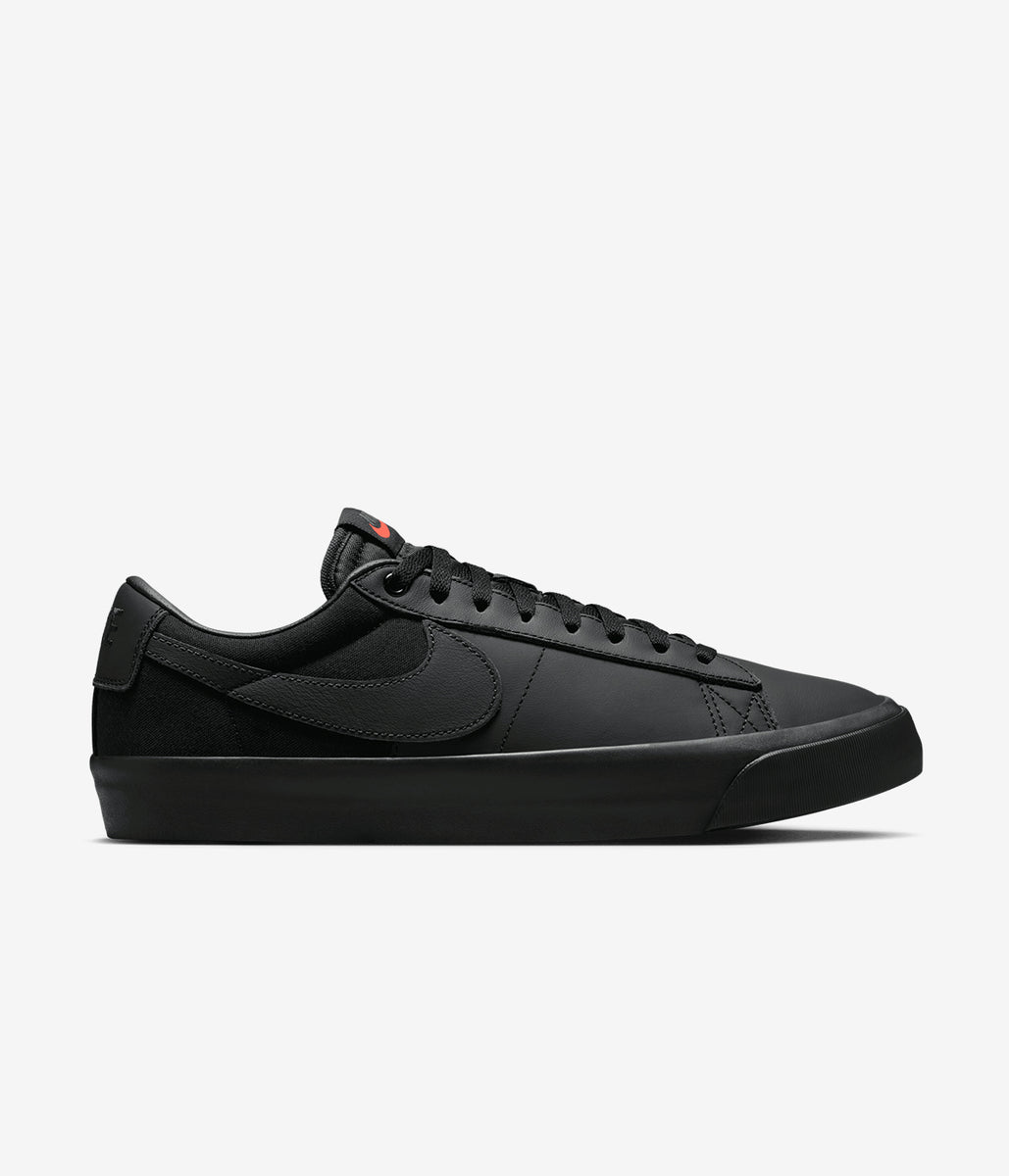 nike blazer low soccer