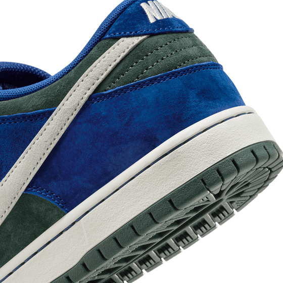 Nike SB Dunk Low Pro "Deep Royal Blue"
